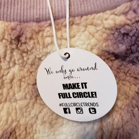 Soft and cozy cropped tie dyed sweater size L - Picture 3 of 6